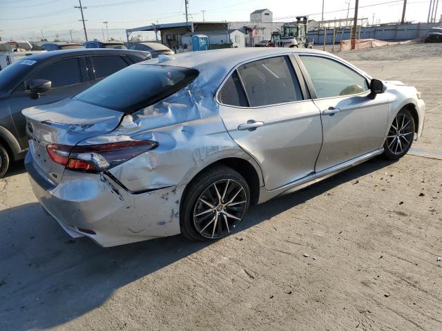 4T1G11AK2RU866558 - 2024 TOYOTA CAMRY SE NIGHT SHADE SILVER photo 3