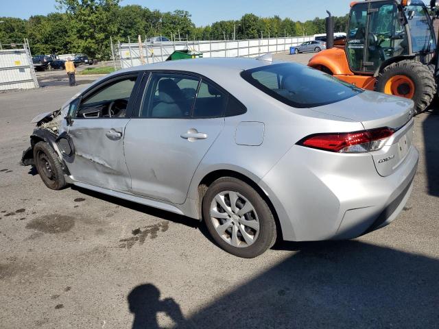 5YFEPMAE6MP166988 - 2021 TOYOTA COROLLA LE SILVER photo 2