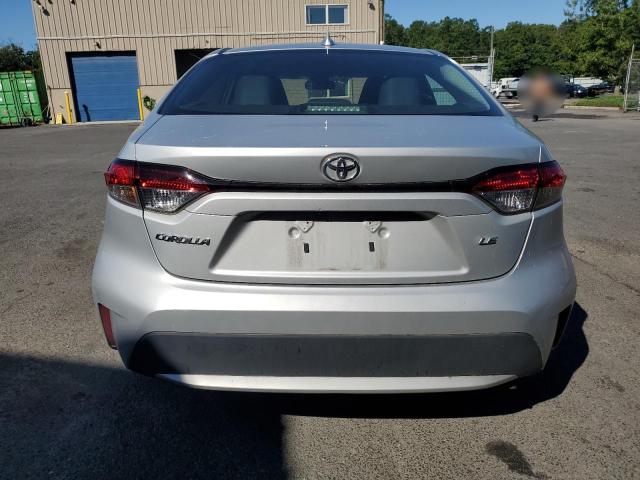 5YFEPMAE6MP166988 - 2021 TOYOTA COROLLA LE SILVER photo 6