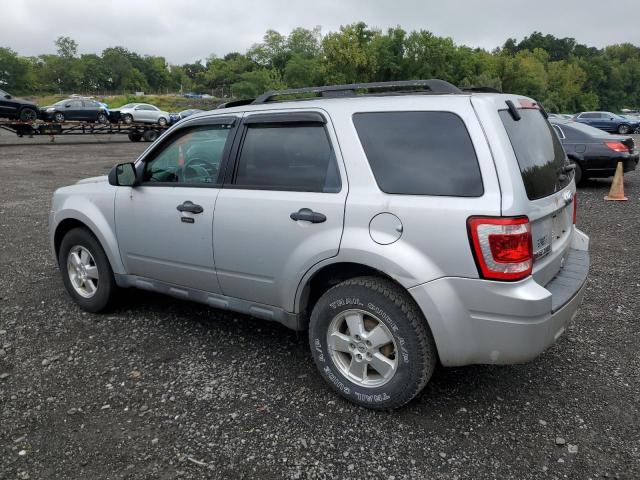 1FMCU9D72BKB38350 - 2011 FORD ESCAPE XLT SILVER photo 2
