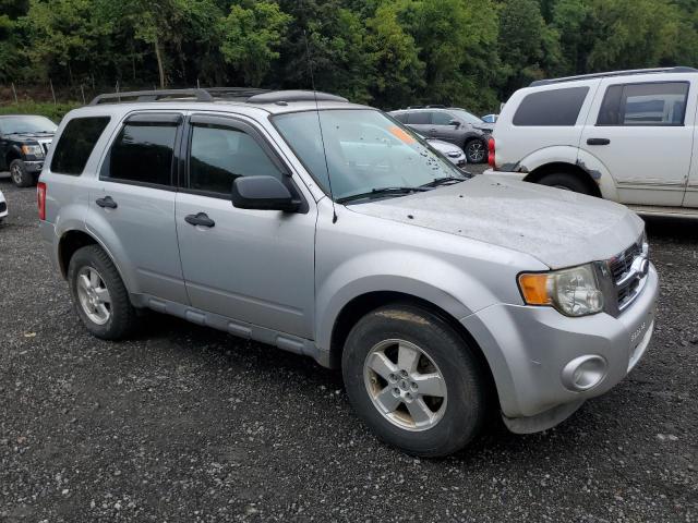 1FMCU9D72BKB38350 - 2011 FORD ESCAPE XLT SILVER photo 4