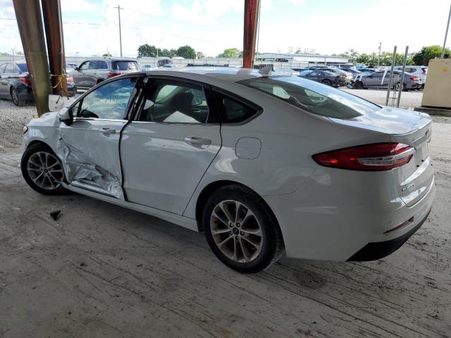 3FA6P0HD8KR243058 - 2019 FORD FUSION SE WHITE photo 3