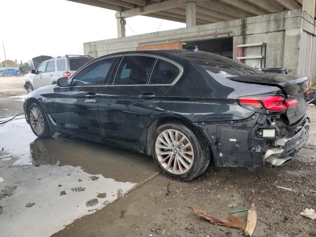 WBA13AG08MCG91564 - 2021 BMW 530E BLACK photo 2