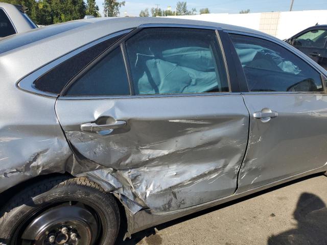 4T1BF1FK7HU359867 - 2017 TOYOTA CAMRY LE 银色 照片 10