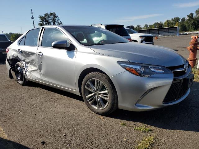 4T1BF1FK7HU359867 - 2017 TOYOTA CAMRY LE 银色 照片 4
