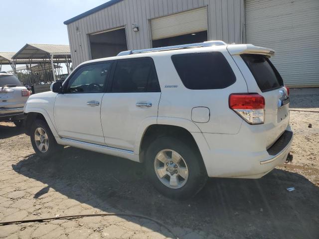 JTEZU5JR5B5032045 - 2011 TOYOTA 4RUNNER SR5 თეთრი ფოტო 2