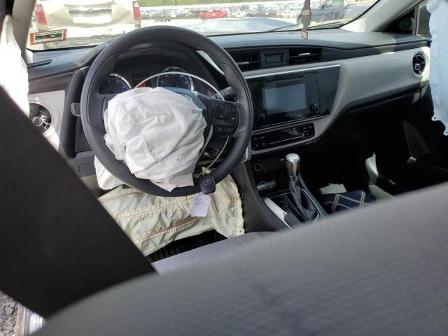 2T1BURHE2JC092611 - 2018 TOYOTA COROLLA L ნაცრისფერი ფოტო 8