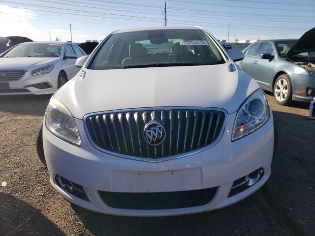 1G4PP5SK2D4239906 - 2013 BUICK VERANO WHITE photo 5