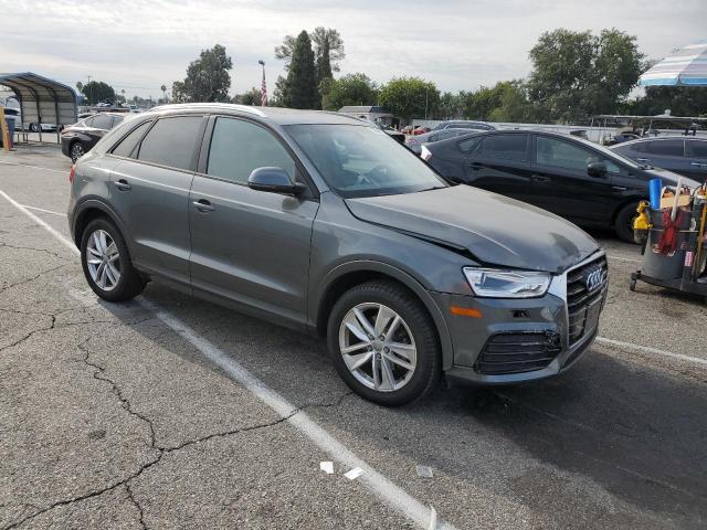 WA1BCCFS9JR030969 - 2018 AUDI Q3 PREMIUM Grau Foto 4