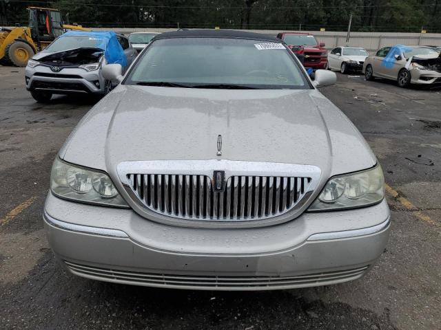 1LNHM83W24Y662042 - 2004 LINCOLN TOWN CAR ULTIMATE SILVER photo 5