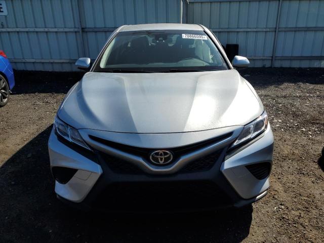 JTNB11HK3J3042515 - 2018 TOYOTA CAMRY L SILVER photo 5