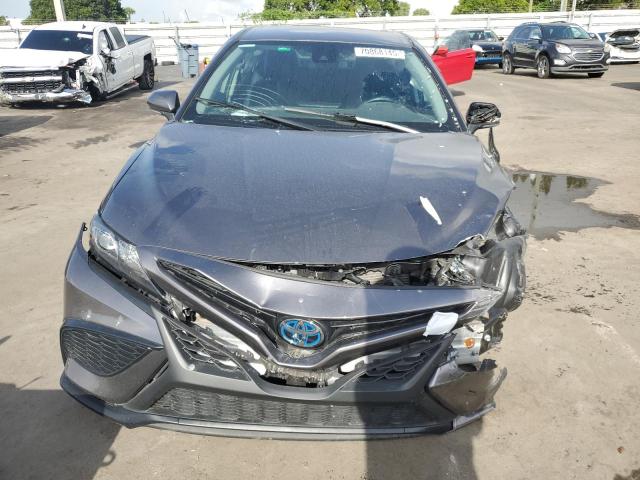 4T1G31AK6PU616067 - 2023 TOYOTA CAMRY SE NIGHT SHADE GRAY photo 5