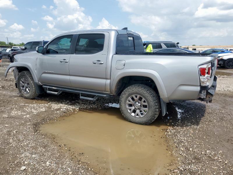 5TFAZ5CNXJX063520 - 2018 TOYOTA TACOMA DOUBLE CAB SILVER photo 2