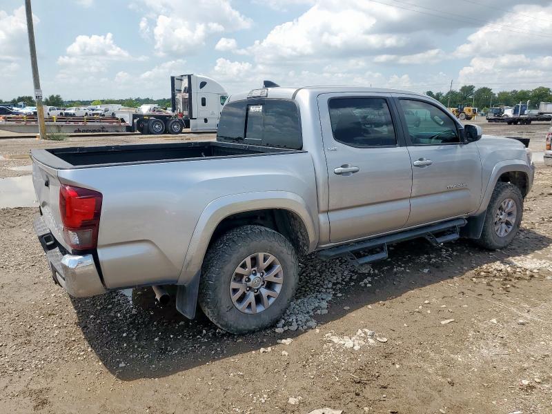 5TFAZ5CNXJX063520 - 2018 TOYOTA TACOMA DOUBLE CAB SILVER photo 3