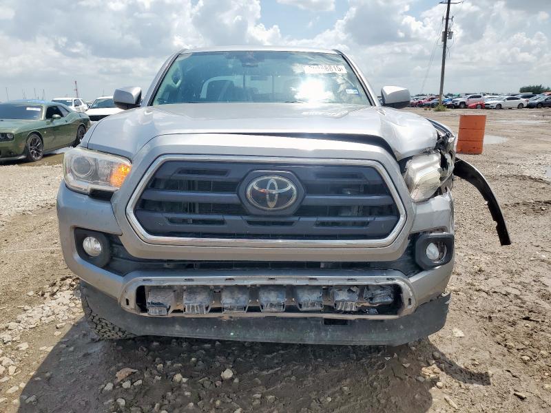 5TFAZ5CNXJX063520 - 2018 TOYOTA TACOMA DOUBLE CAB SILVER photo 5