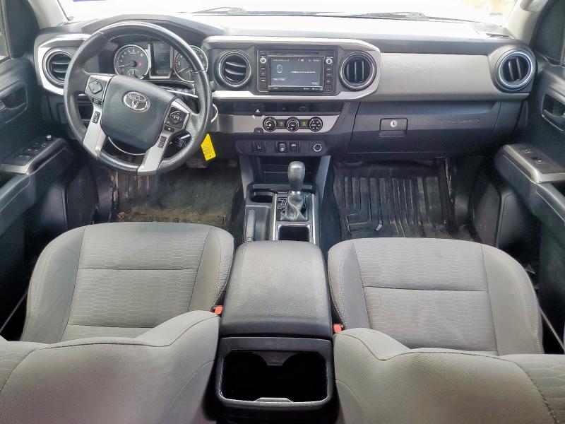 5TFAZ5CNXJX063520 - 2018 TOYOTA TACOMA DOUBLE CAB SILVER photo 8