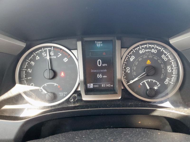 5TFAZ5CNXJX063520 - 2018 TOYOTA TACOMA DOUBLE CAB SILVER photo 9