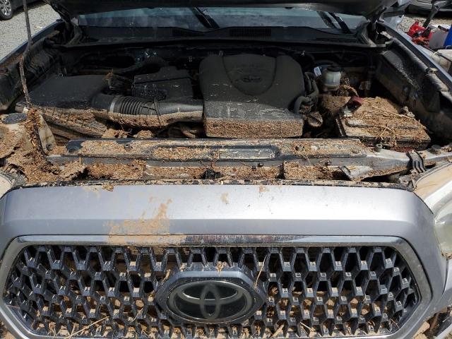 3TMAZ5CN4JM071439 - 2018 TOYOTA TACOMA DOUBLE CAB Silber Foto 11