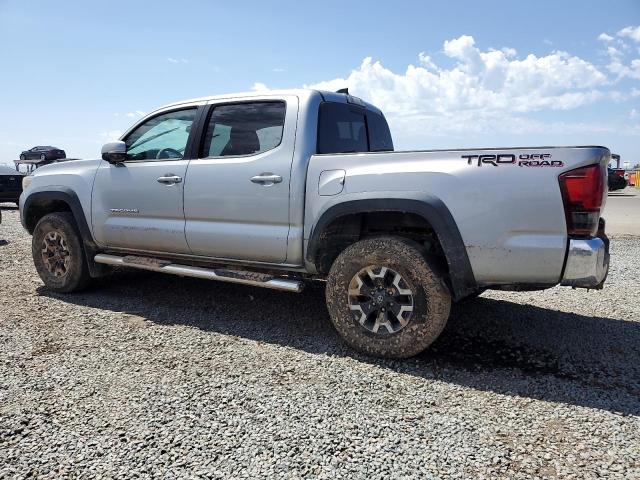 3TMAZ5CN4JM071439 - 2018 TOYOTA TACOMA DOUBLE CAB Silber Foto 2