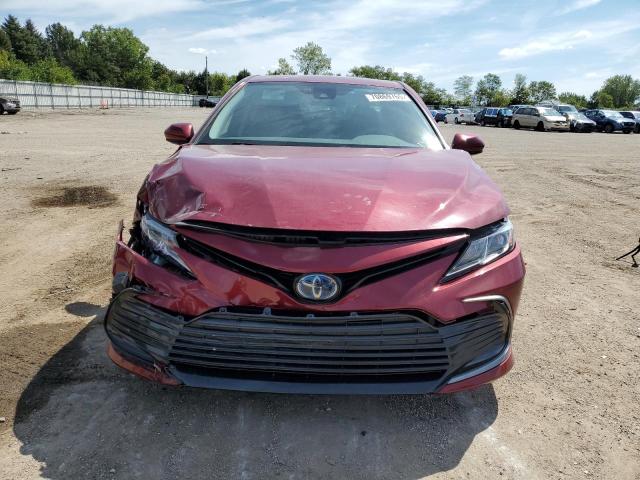 4T1C31AKXMU032183 - 2021 TOYOTA CAMRY LE RED photo 5