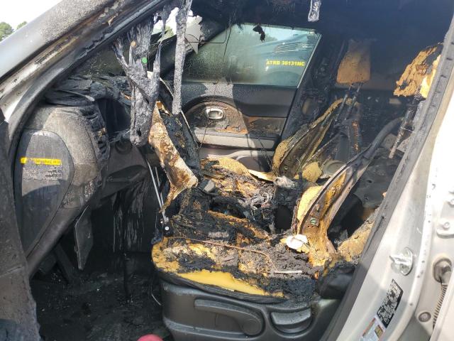 KNDJP3A59H7438854 - 2017 KIA SOUL + SILVER photo 7