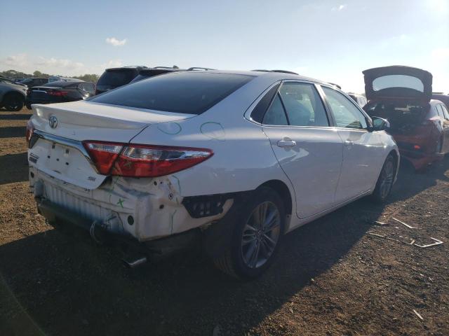 4T1BF1FK1HU328338 - 2017 TOYOTA CAMRY LE Blanc photo 3