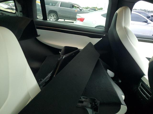 5YJXCDE29JF087147 - 2018 TESLA MODEL X WHITE photo 10