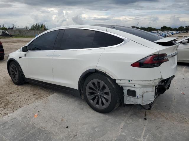 5YJXCDE29JF087147 - 2018 TESLA MODEL X WHITE photo 2