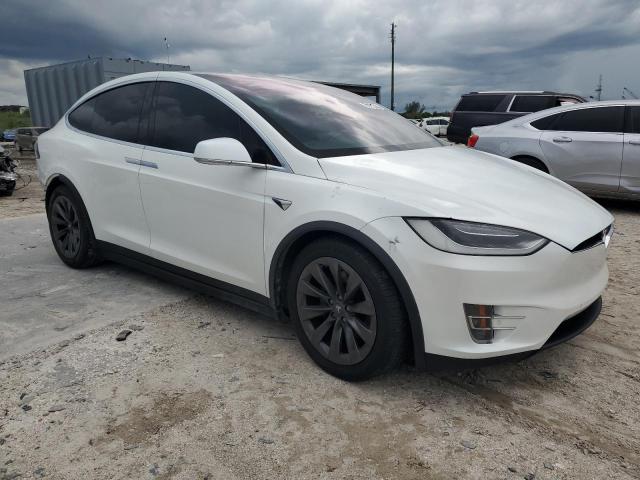 5YJXCDE29JF087147 - 2018 TESLA MODEL X WHITE photo 4