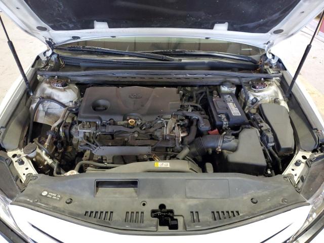 4T1B11HK5JU136700 - 2018 TOYOTA CAMRY L WHITE photo 11