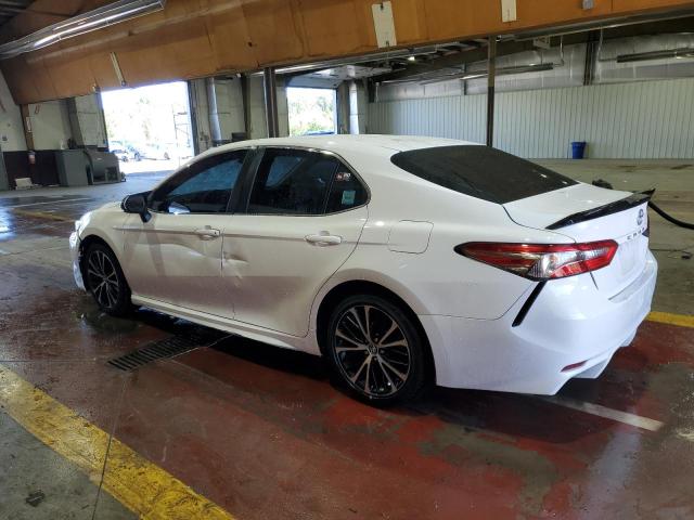 4T1B11HK5JU136700 - 2018 TOYOTA CAMRY L WHITE photo 2