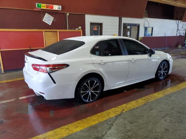 4T1B11HK5JU136700 - 2018 TOYOTA CAMRY L WHITE photo 3