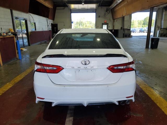 4T1B11HK5JU136700 - 2018 TOYOTA CAMRY L WHITE photo 6