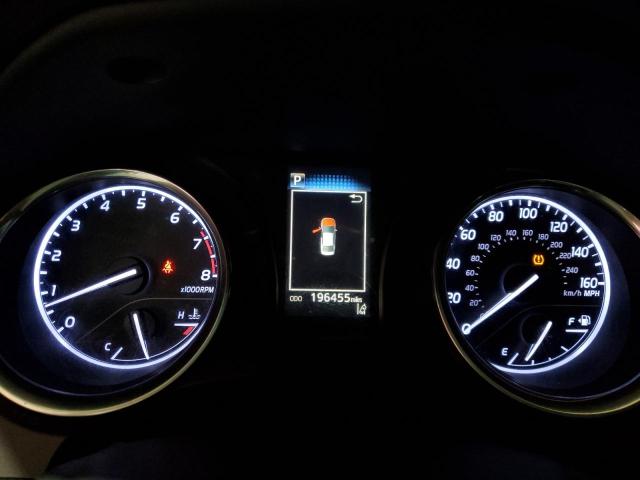 4T1B11HK5JU136700 - 2018 TOYOTA CAMRY L WHITE photo 9