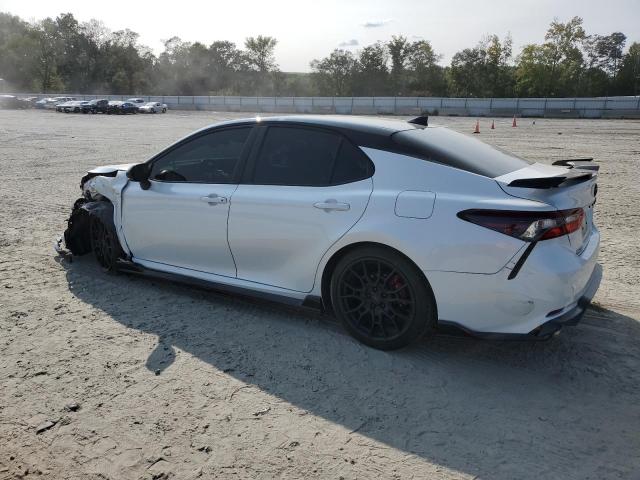 4T1KZ1AK1MU059332 - 2021 TOYOTA CAMRY TRD WHITE photo 2