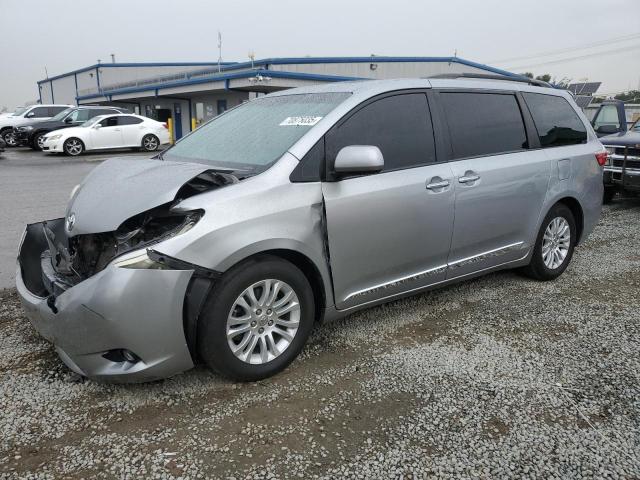 2015 TOYOTA SIENNA XLE, 