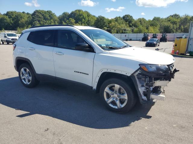3C4NJDBN4RT607294 - 2024 JEEP COMPASS LATITUDE Белый фото 4