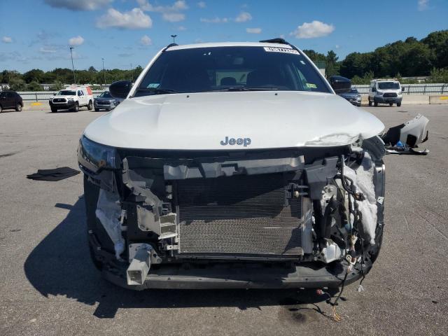3C4NJDBN4RT607294 - 2024 JEEP COMPASS LATITUDE Белый фото 5