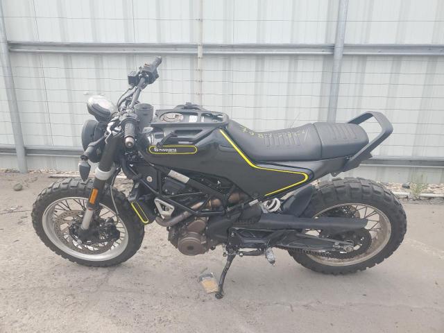 VBKUNJ403JM235343 - 2018 HUSQVARNA SVARTPILEN BLACK photo 3