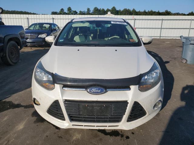 1FAHP3N22CL166068 - 2012 FORD FOCUS TITANIUM WHITE photo 5