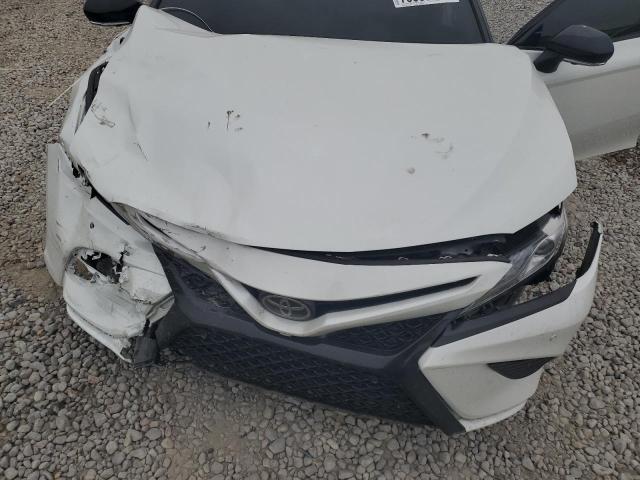 4T1BZ1HK4KU021807 - 2019 TOYOTA CAMRY XSE Weiß Foto 11