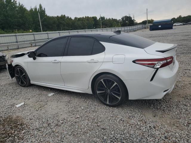 4T1BZ1HK4KU021807 - 2019 TOYOTA CAMRY XSE Weiß Foto 2