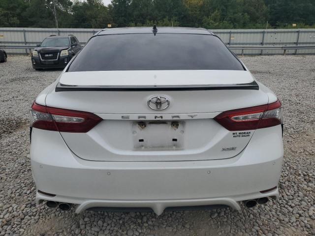 4T1BZ1HK4KU021807 - 2019 TOYOTA CAMRY XSE Weiß Foto 6
