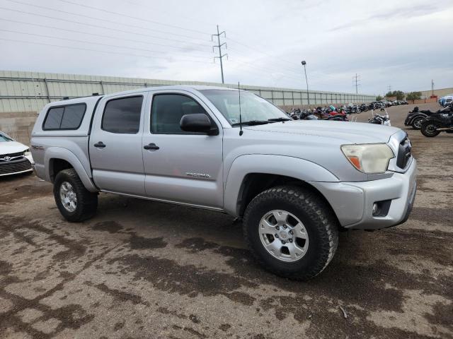 5TFLU4EN0DX071497 - 2013 TOYOTA TACOMA DOUBLE CAB 银色 照片 4