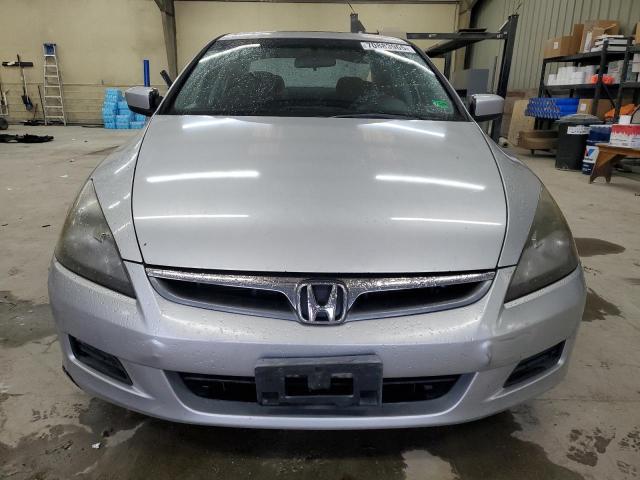 1HGCM66386A009099 - 2006 HONDA ACCORD LX Silber Foto 5