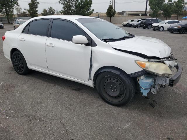 JTDBU4EE8DJ114983 - 2013 TOYOTA COROLLA BASE WHITE photo 4