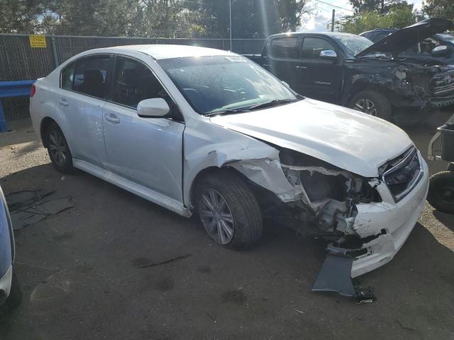 4S3BMBA67C3004013 - 2012 SUBARU LEGACY 2.5I WHITE photo 4