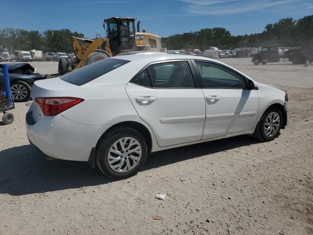 5YFBURHE6JP773614 - 2018 TOYOTA COROLLA L 白色 照片 3