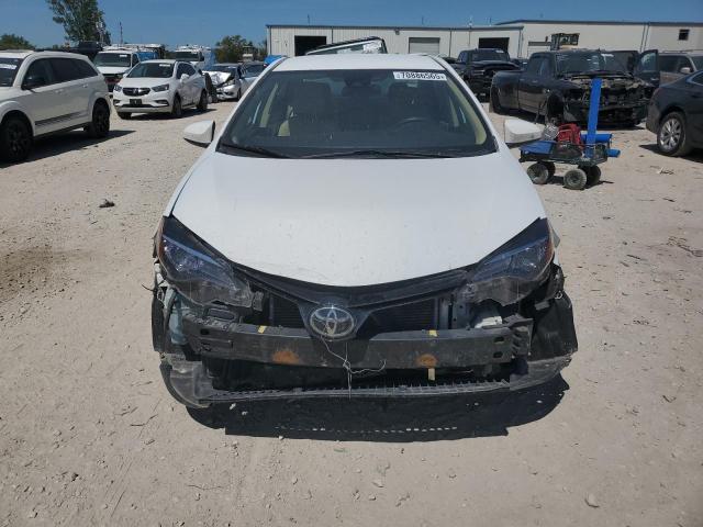 5YFBURHE6JP773614 - 2018 TOYOTA COROLLA L 白色 照片 5