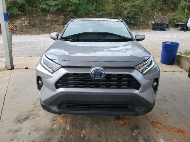 4T3RWRFV6MU023362 - 2021 TOYOTA RAV4 XLE SILVER photo 5